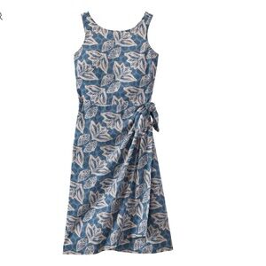 Patagonia Pataloha dress. Berlin blue with Hawaiian tropical print. 🌴